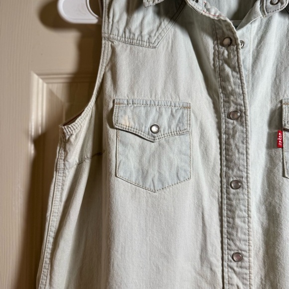Levi's Y2K Light Blue Sleeveless Button-Down Denim Shirt - Picture 2 of 8